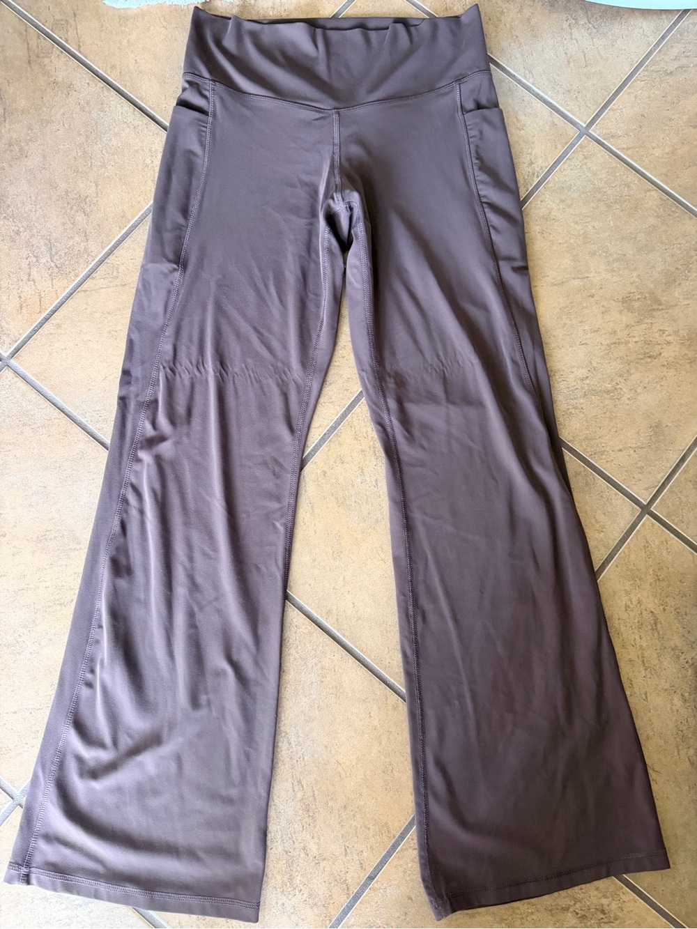 Yoga Flare Active Pants in Espresso Brown